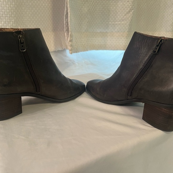 Lucky Brand Brown Leather Stack Heel Size 8 Malvelia Zip Booties Boots Ankle EUC - Picture 5 of 8